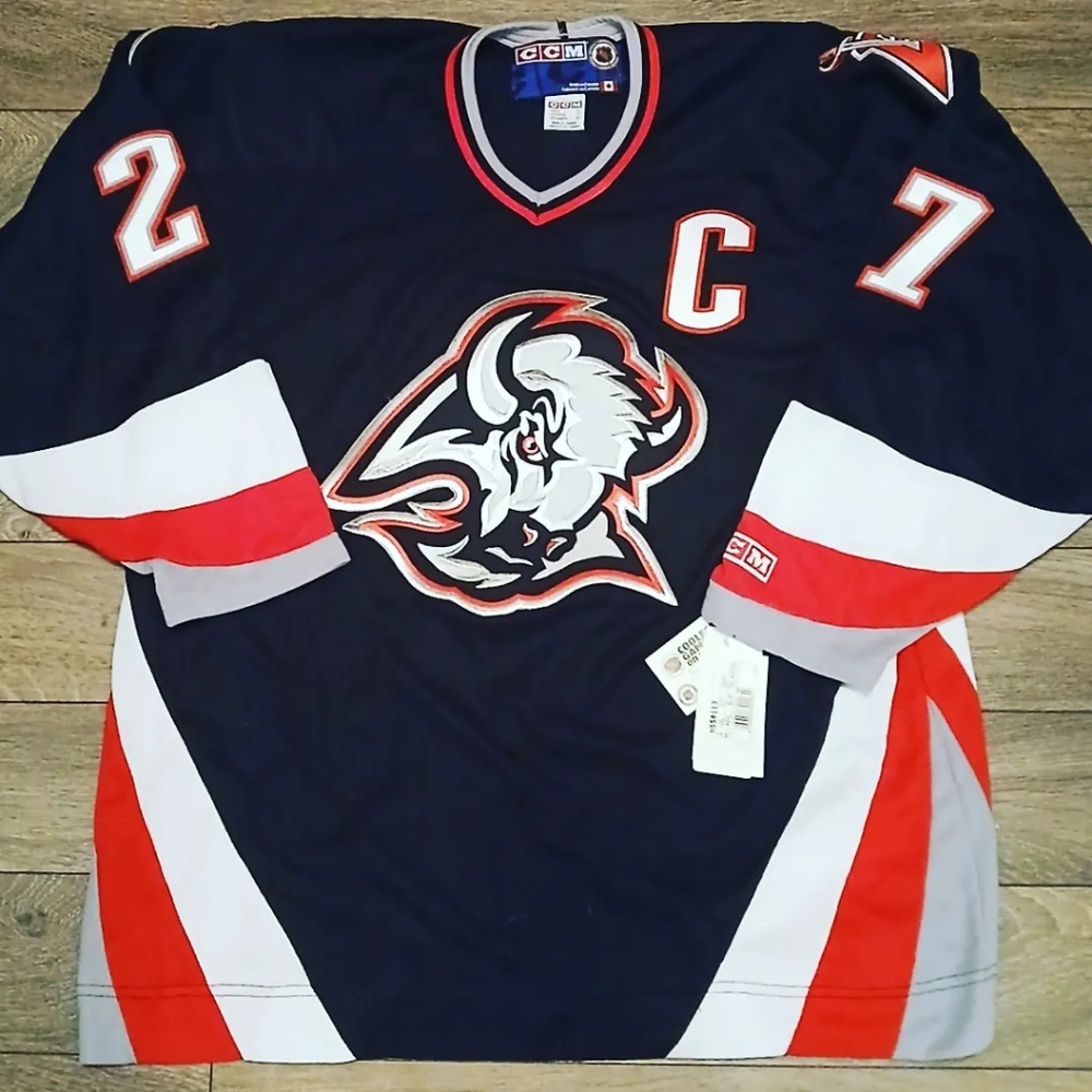 BNWT Adult XL CCM Michael Peca Autographed Buffalo Sabres NHL Hockey Jersey
